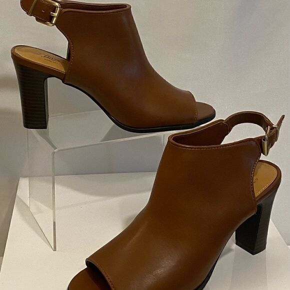 NWT BASS Heels    - Picture 4 of 5